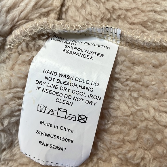 Suzanne Betro Weekend cardigan.  Cream with cable knit sleeves.  Size Large. - Picture 6 of 8